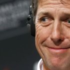 El actor inglés Hugh Grant durante su comparecencia ante los medios de comunicación en el Festival de San Sebastián. JAVIER ETXEZARRETA