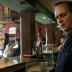 Ricardo, propietario del bar La Tienda, defiende la libertad individual