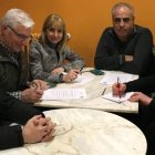 La alcaldesa y el edil de Urbanismo se reunieron con la asociación de vecinos del barrio de Pinilla. dl