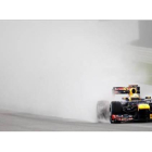 Vettel deja una estela de agua en el mojado asfalto de Hockenheim, en los primeros ensayos del GP de Alemania.