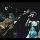 Más de 5.000 leoneses se dieron cita en el León Arena, para presenciar la actuación de Amaral, el dúo zaragozano integrado por Eva Amaral y Juan Aguirre.