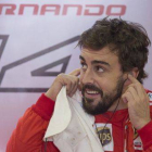 Fernando Alonso, en el box de Ferrari, en el circuito de Interlagos.