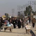 Civiles regresan a sus hogares en un barrio de Mosul recuperado por el Ejército iraquí.