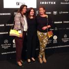 Amaya y Begoña junto a la diseñadora Esther Noriega.