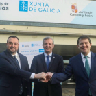 Los tres presidentes de Asturias, Galicia y Castilla y León, esta mañana en Santiago de Compostela. EFE