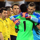David De Gea se abraza con Keylor Navas en el España-Costa Rica disputado en León