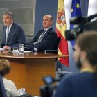 Méndez de Vigo y De Guindos comparecieron ayer. ÁNGEL DÍAZ