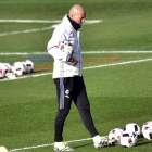 Zinedine Zidane, durante el entrenamiento de este martes en la ciudad deportiva de Valdebebas.