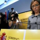 La ministra de Defensa, Carme Chacón, durante su comparecencia ayer para informar del atentado