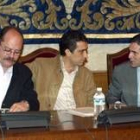 Los dos líderes sindicales junto a Juan José Sanz Vitorio, presidente de la Comisión sobre Población