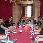 Francisco Fernández, candidato del PSOE, en la reunión celebrada ayer con los empresarios leoneses.