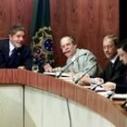 Lula junto a tres de los miembros de su Gobierno en el primer consejo de ministros de su presidencia