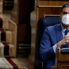 Pedro Sánchez, ayer, en la sesión de control del Congreso de los Diputados. EMILIO NARANJO