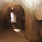 Interior de la bodega Pedro Casis, donde se envejece el vino.