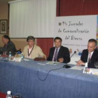 Eduardo Fernández, Jesús Esteban, José Luis Ramón y el moderador, durante la ponencia.