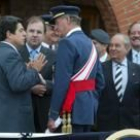 El Rey departe con Federico Trillo ante la atenta mirada de Juan Vicente Herrera