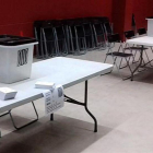 El corresponsal de The New York Times en España y Portugal, Raphael Minder, ha publicado una foto en su perfil de Twitter con unas urnas preparadas para el referéndum.