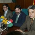 De izquierda a derecha, Francisco Fernández, Ángel Penas y Miguel Martínez que se reunieron ayer