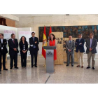 Josefa García Cirac inaugura la muestra Con otra mirada de Feaps junto al gerente de Servicios Sociales, Jesús Fuertes .