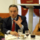 Rafael Álvarez, Alfredo Prada e Isabel Carrasco, ayer.