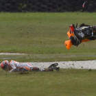Espectacular caída de Marc Márquez en los entrenamientos del GP de Australia del 2016.