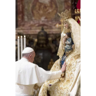 El papa, ayer en El Vaticano. CLAUDIO PERI