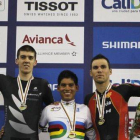 Eloy Teruel, de rojo, en el podio de la prueba de puntos del Mundial de Cali.