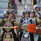 ‘Aquelarre de color’, de la peña La Corona, ganó entre los grupos grandes. l. de la mata