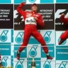 Michael Schumacher probó en el podio que aún le ilusionan los triunfos