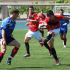 Julio Rico, a la derecha, durante un encuentro con el Nastic de Tarragona.