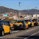 Marcha lenta de taxistas el paso enero en Barcelona.