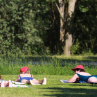 El cierre de las piscinas municipales hace que aumente la afluencia a La Candamia.