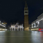 Vista de la plaza de San Marcos inundada a causa de la primera ‘acqua alta’ en el mes de noviembre. RICCARDO GREGOLIN