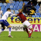 El asturiano Piñeiro Crespo no señaló este claro agarrón a Yuri dentro del área del Zaragoza cuando el partido iba 1-0, que podría haber resultado decisivo en el devenir del encuentro disputado ayer en La Romareda.