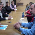 Emilio Gutiérrez con los vecinos del barrio de La Inmaculada.