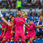 La Deportiva maniató durante prácticamente los noventa minutos el ataque del Hércules, que lo intentó a balón parado y redujo la diferencia en la última jugada. CARLA CORTÉS