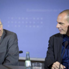 El ministro de Finanzas griego, Yanis Varufakis (derecha), y su homólogo alemán, Wolfgang Schäuble.