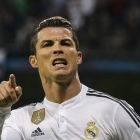 Cristiano Ronaldo celebra un gol con efusividad.