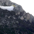 El fuego en Alicante fue detenido ayer por los aviones y la UME