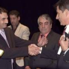 Los hermanos recogieron su premio de manos del alcalde de Sahagún