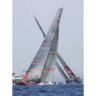 Alinghi y el New Zealand se cruzan como espadas en Valencia