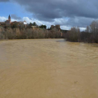 El río Esla a su paso por Valencia de Don Juan.