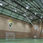 Imagen del pabellón polideportivo de Valencia de Don Juan, con la nueva iluminación. DL