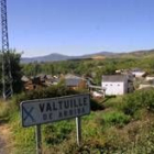 La mujer condenada es vecina de Valtuille, de donde procede la familia del compañero de la injuriada