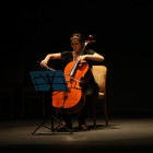 Una alumna del Conservatorio Cristóbal Halffter, en pleno ensayo. L. DE LA MATA