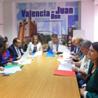 Imagen de la firma de los convenios. DL