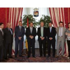 El presidente de La Rioja, Pedro Sanz, acompañado por distintos presidentes de comunidades autónomas