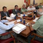 El delegado del Gobierno, Miguel Alejo, preside la Comisión de Asistencia celebrada ayer en León