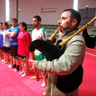 Imagen del corro que ayer cerró el festival. F. OTERO PERANDONES