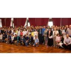 Tradicional foto de familia de la Peña antes del comienzo de la comida de confraternización con motivo del 50 aniversario de la fundación del club leonés. F. OTERO PERANDONES